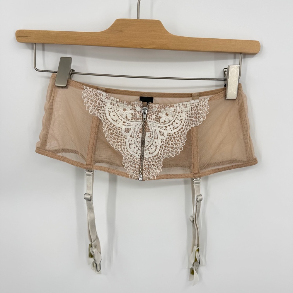 Victoria's Secret Beige & White Crocheted Lace Garter Belt Size XS/S Women's